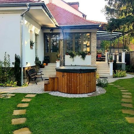 Belvarosi Kerteshaz Кестхей Экстерьер фото