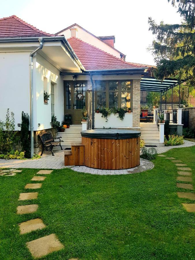 Belvarosi Kerteshaz Кестхей Экстерьер фото