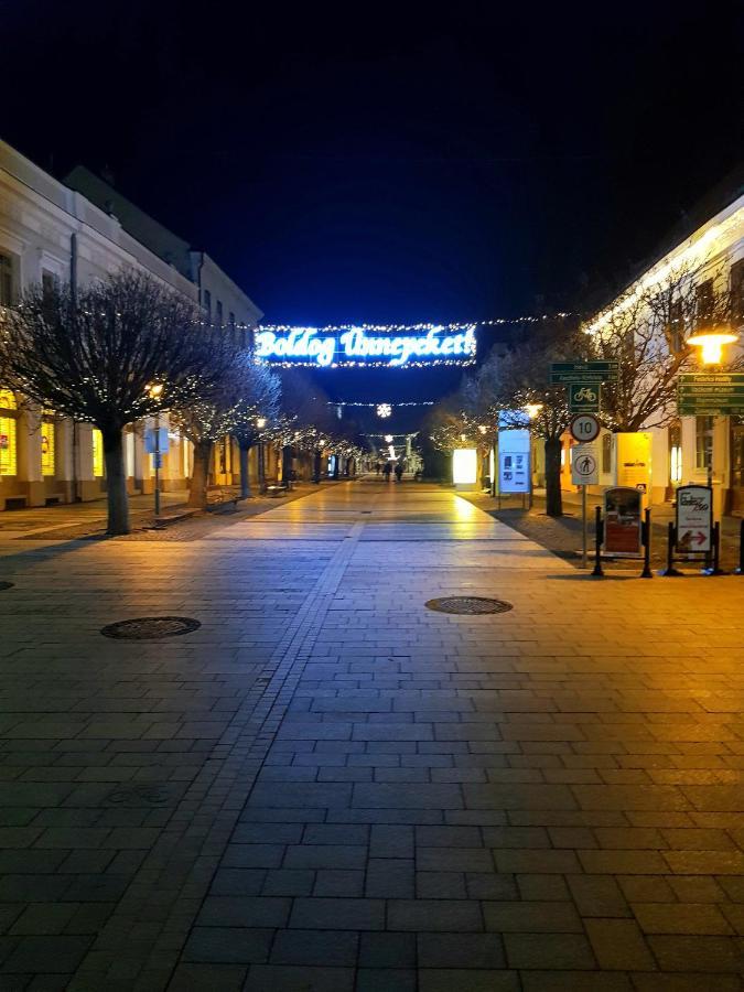 Belvarosi Kerteshaz Кестхей Экстерьер фото